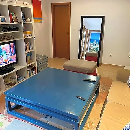 Amazigh & Dorm With Share Kitchen Cascais