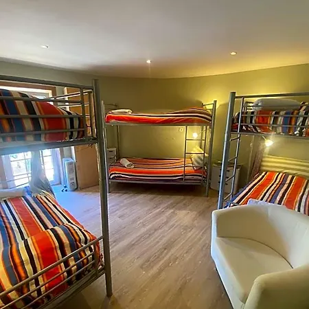 Albergue Amazigh & Dorm With Share Kitchen Cascais