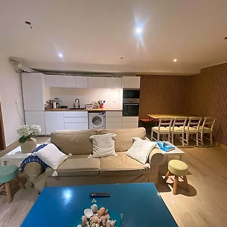 Amazigh & Dorm With Share Kitchen Cascais